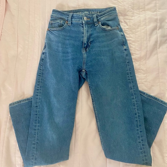 American Eagle Blue Stretch High/Mid-Rise Mom Jeans - Picture 3 of 6